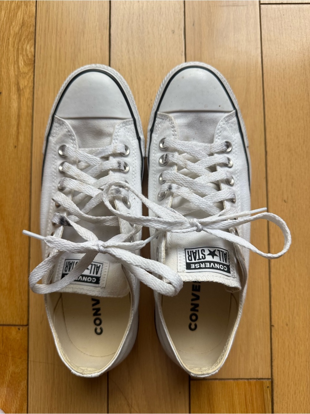 Converse Low Top Sneakers - White with Black Trim size 8 Man.
